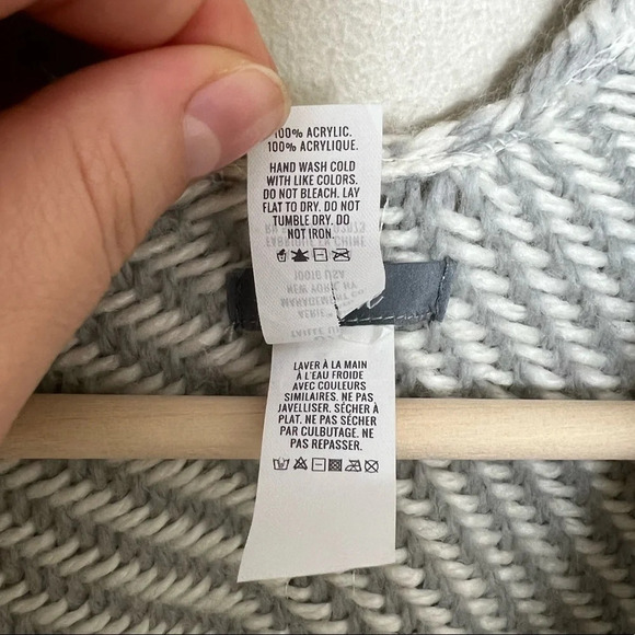 Aerie • Knit Striped Shawl - Picture 5 of 7